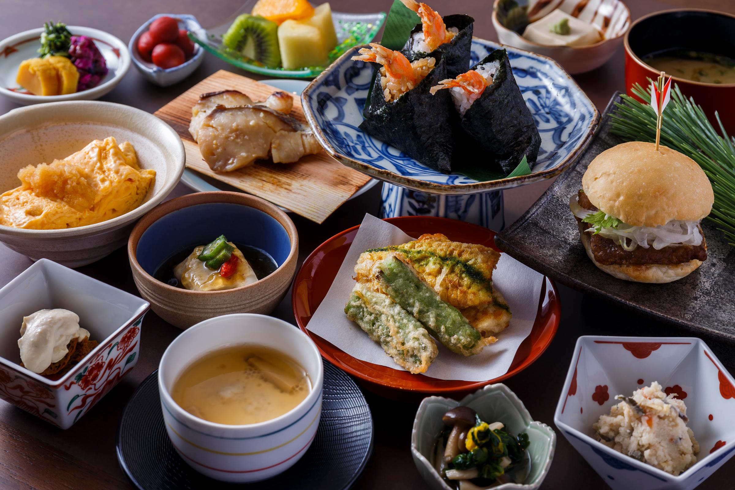 Hotel The Celestine Kyoto Gion Exteriör bild A selection of Japanese cuisine