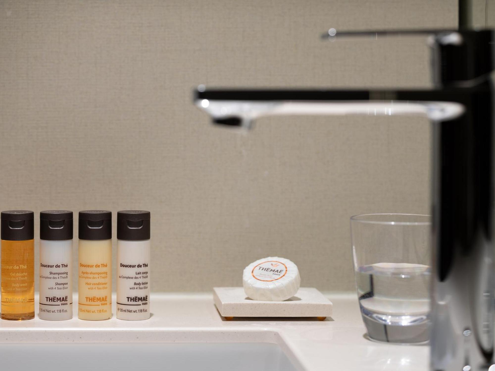 Hotel The Celestine Kyoto Gion Exteriör bild The Hotel's bathroom amenities