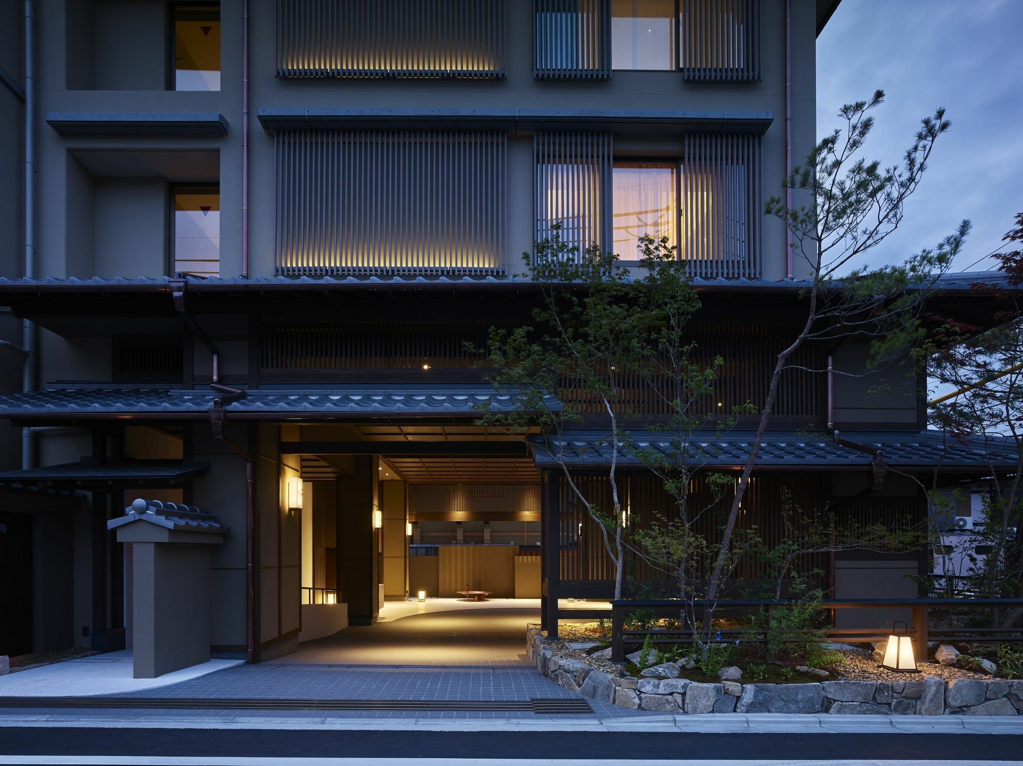 Hotel The Celestine Kyoto Gion Exteriör bild Entrance of the hotel